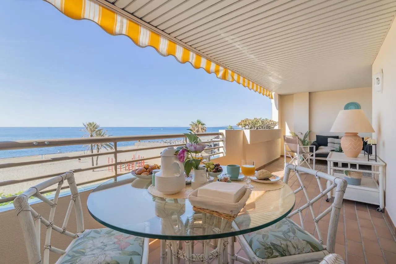 Espectacular Apartamento Estepona, Primera Linea De Playa, Totalmente Reformado En 2023 Apartment