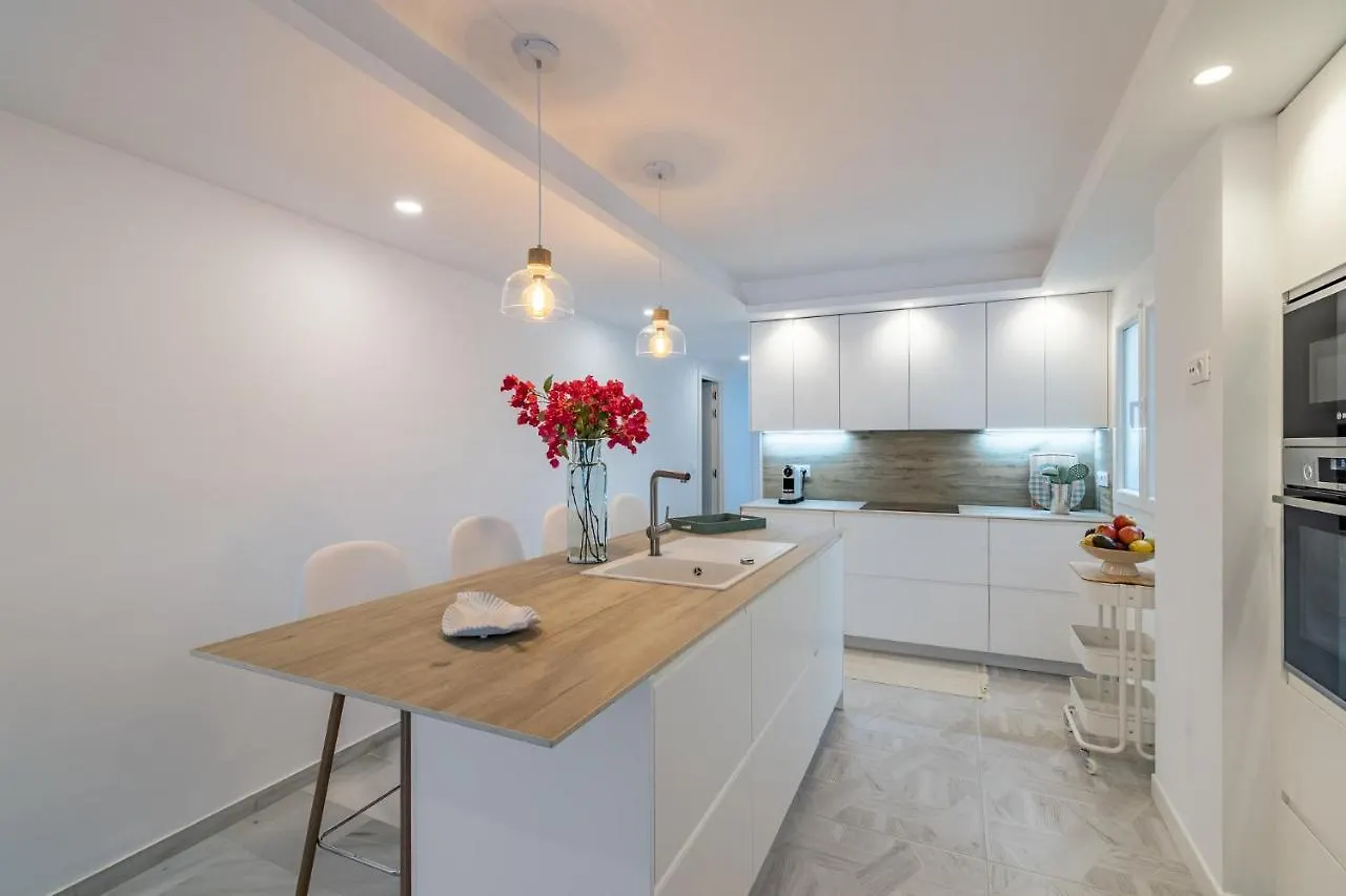 Espectacular Apartamento Estepona, Primera Linea De Playa, Totalmente Reformado En 2023 Apartment