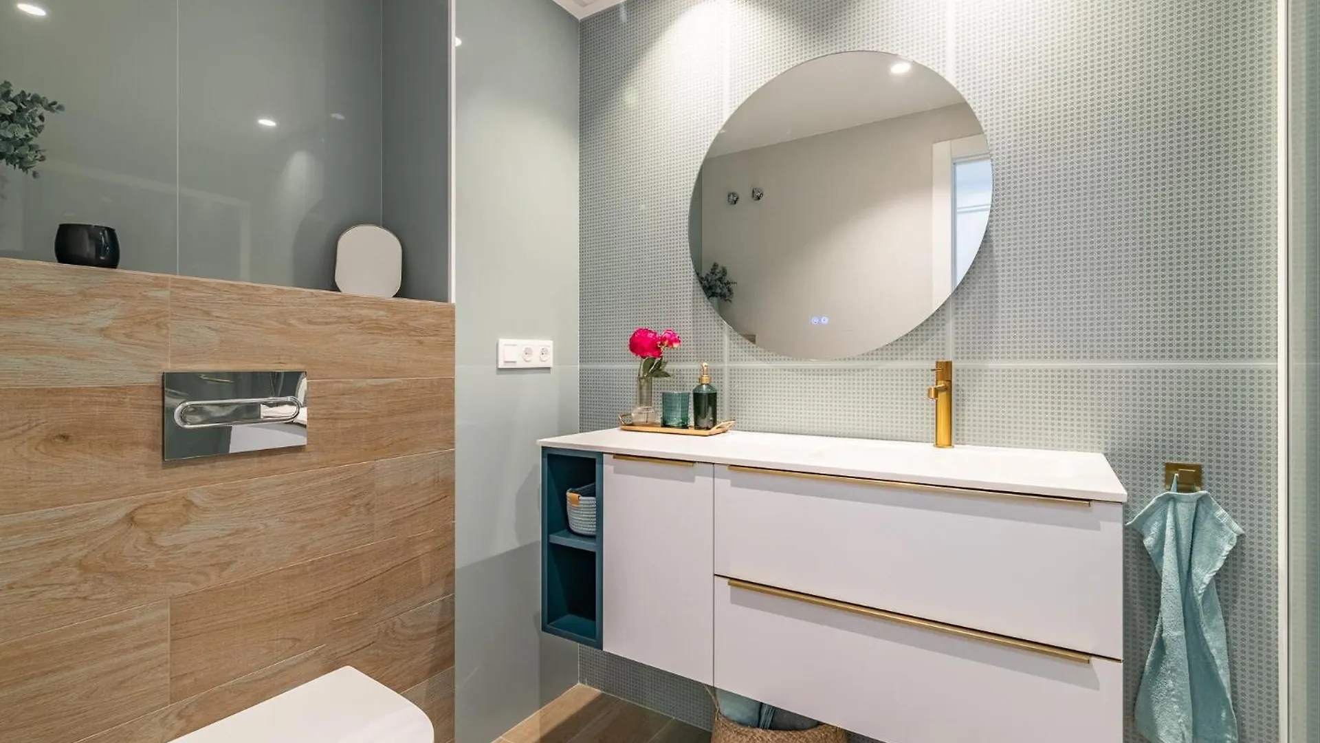 Espectacular Apartamento Estepona, Primera Linea De Playa, Totalmente Reformado En 2023 Apartment