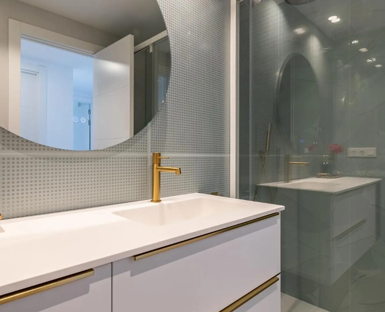 Espectacular Apartamento Estepona, Primera Linea De Playa, Totalmente Reformado En 2023 Apartment